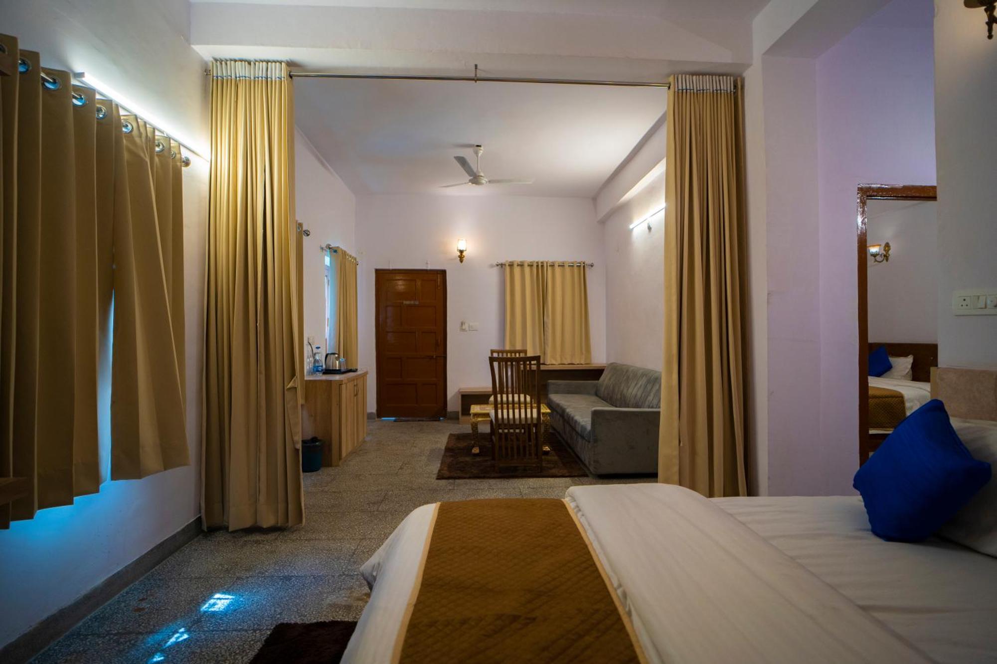Devdarshan Hotel & Restaurant أُودايبور المظهر الخارجي الصورة